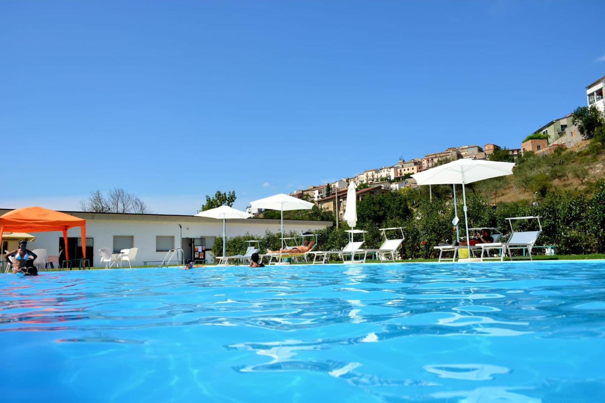Short-Lets Vista Piscina Hotel Montemitro Bagian luar foto